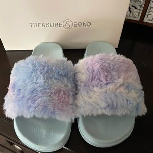 Treasure & Bond slides, girls size 5